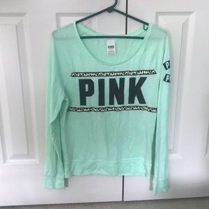 vs pink long sleeve T-shirt